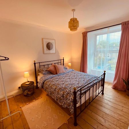 Beautiful 2 Bed End Terrace Victorian Town House Apartment เรดรูธ ภายนอก รูปภาพ
