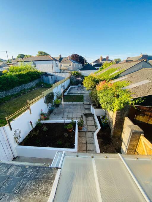 Beautiful 2 Bed End Terrace Victorian Town House Apartment เรดรูธ ภายนอก รูปภาพ