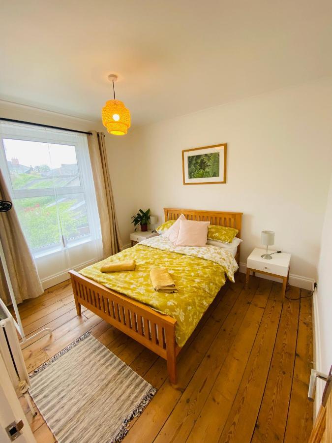 Beautiful 2 Bed End Terrace Victorian Town House Apartment เรดรูธ ภายนอก รูปภาพ
